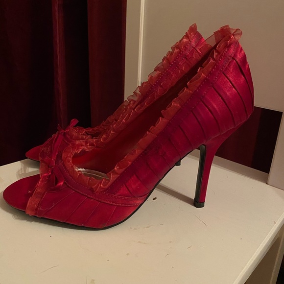 Ruffle chocolate brown heel ! - Picture 7 of 14